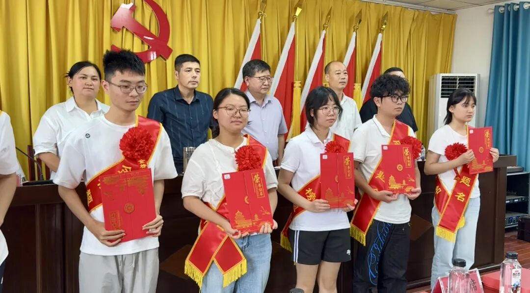 �ղ����겨��Ϊ50��ѧ�Ӱ���ѧ��